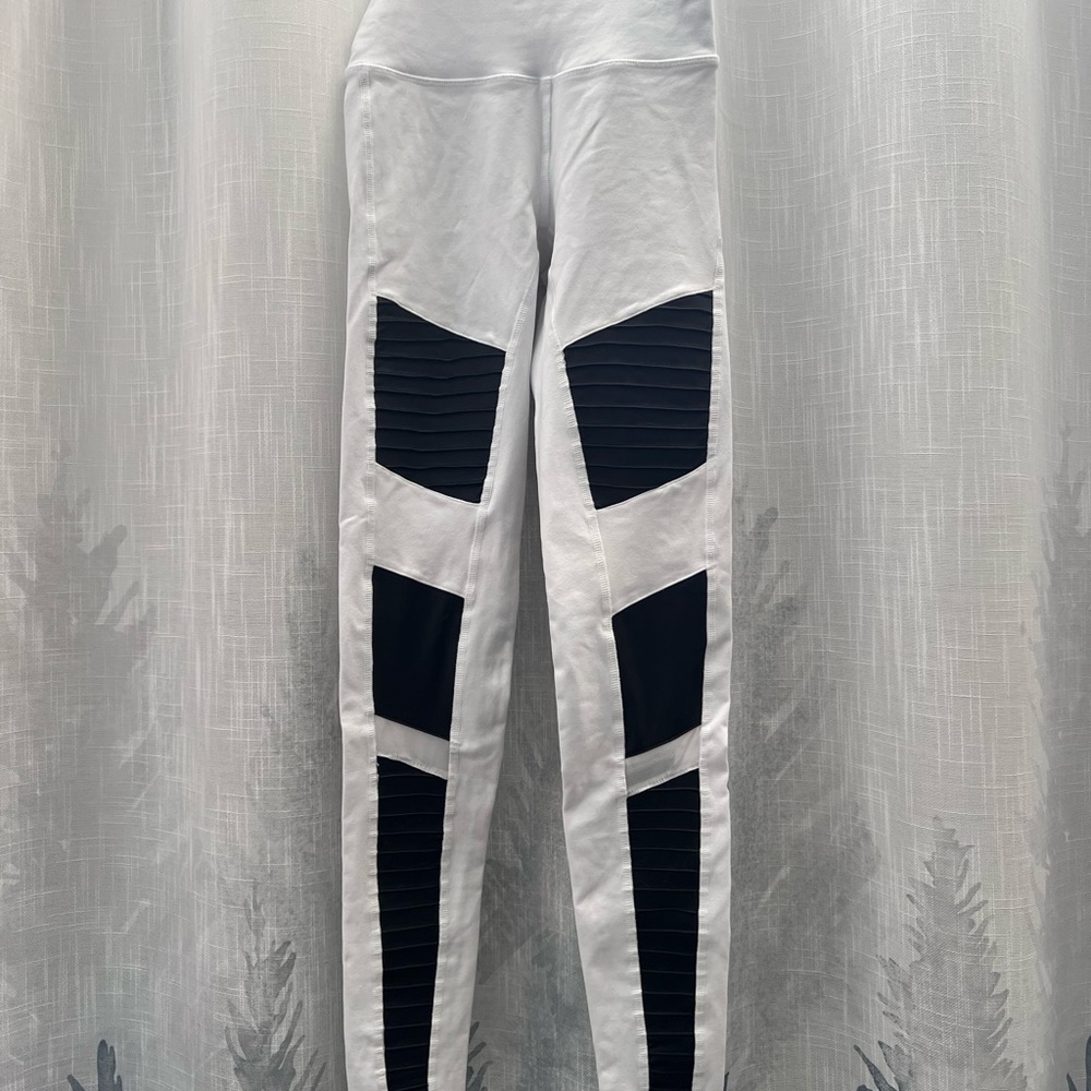 Alo Yoga Black and White Motto high Waisted Leggings